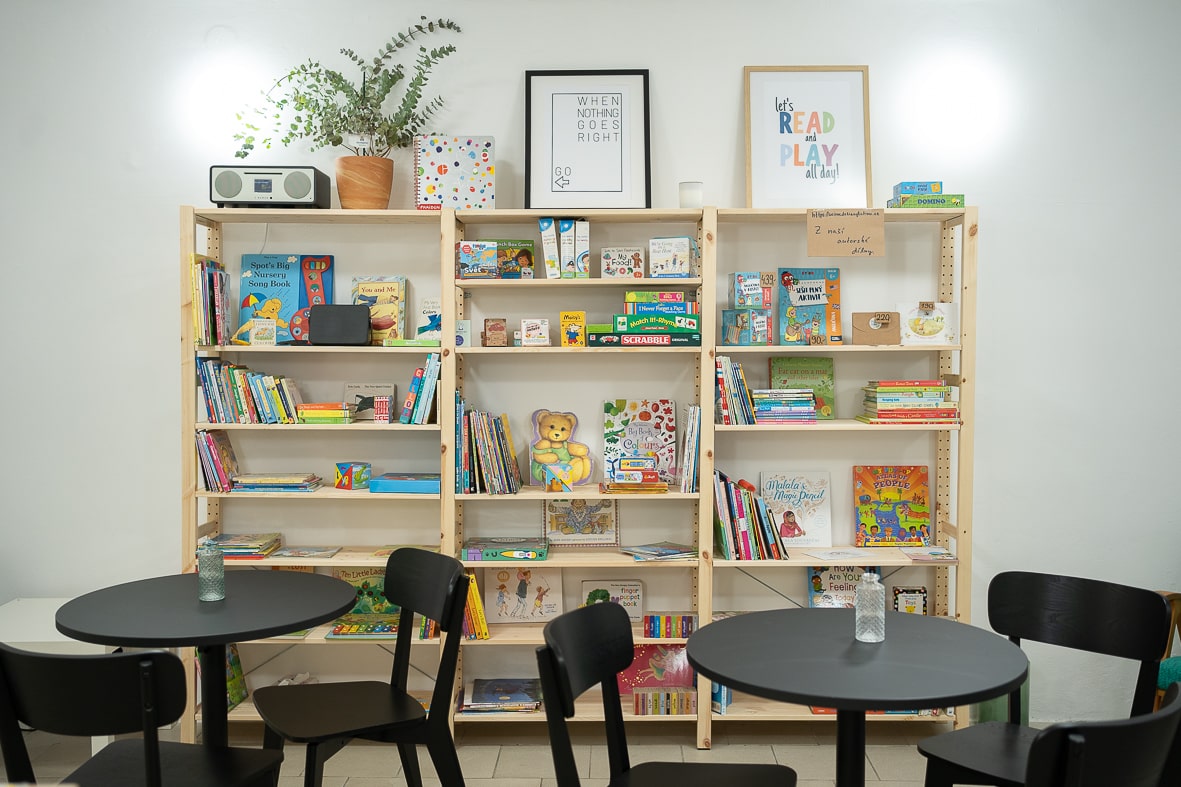 interier-klubco-ucimedetianglictinu-2